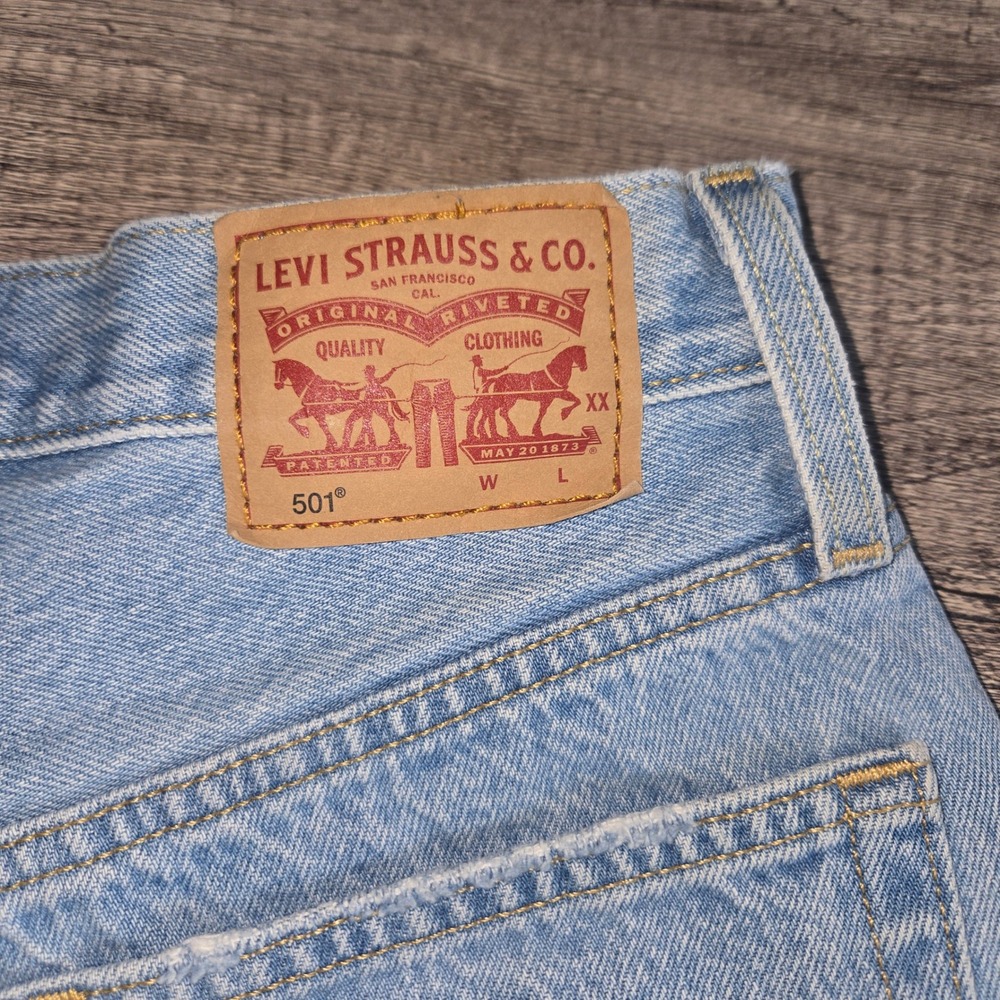 Levis 501 Original High Waisted Denim Cut Off Shorts Light Wash Blue W26 - Picture 3 of 10